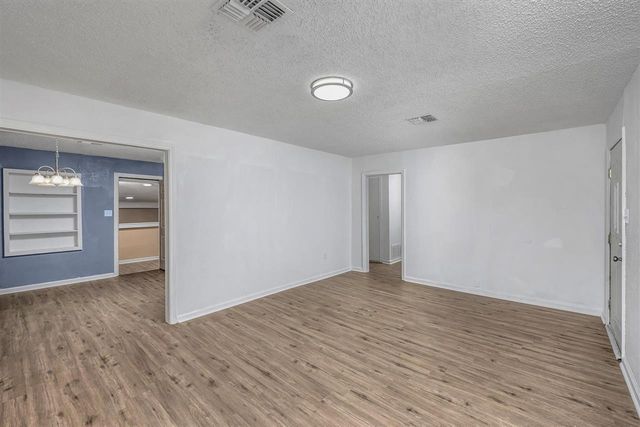 203 NW Morford Dr, Lawton, OK 73507