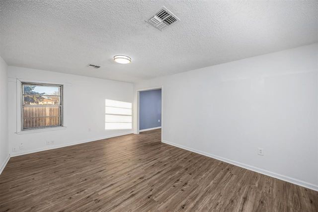 203 NW Morford Dr, Lawton, OK 73507