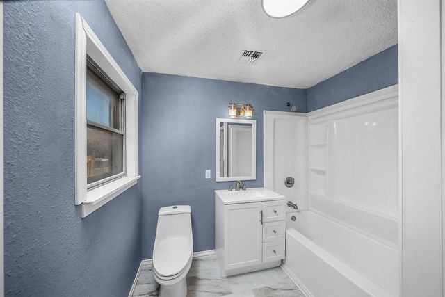 203 NW Morford Dr, Lawton, OK 73507