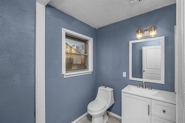 203 NW Morford Dr, Lawton, OK 73507