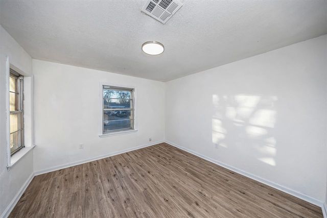 203 NW Morford Dr, Lawton, OK 73507