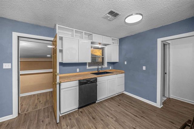 203 NW Morford Dr, Lawton, OK 73507