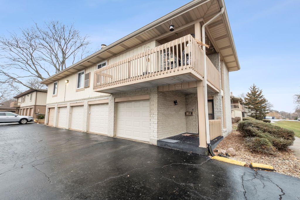 Image 1 of property listing at 15721 Orlan Brook Drive 90, Orland Park, IL 60462