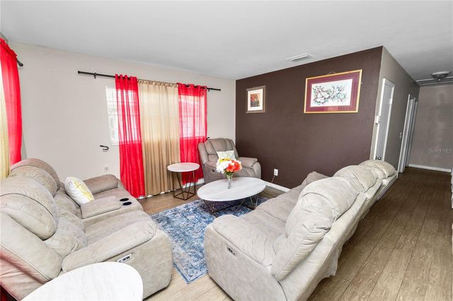 300 AVENUE V NE, Winter Haven, FL 33881