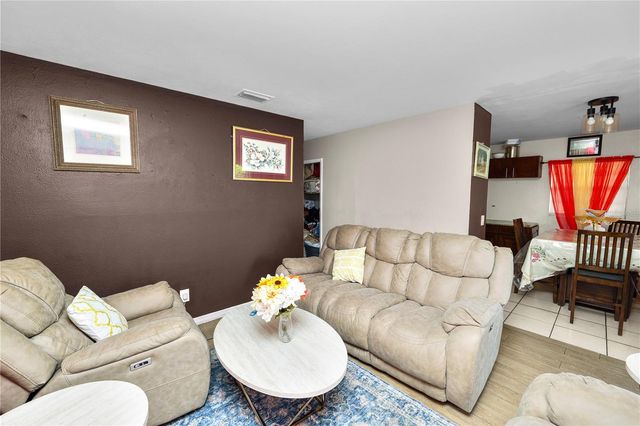 300 AVENUE V NE, Winter Haven, FL 33881