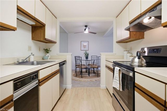 2980 Saint Albans CMN, Virginia Beach, VA 23452