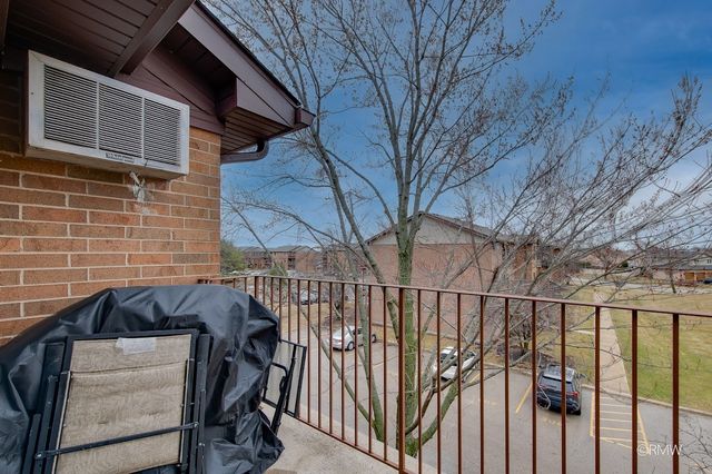 710 N Briar Hill Lane 5, Addison, IL 60101