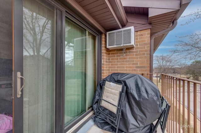 710 N Briar Hill Lane 5, Addison, IL 60101
