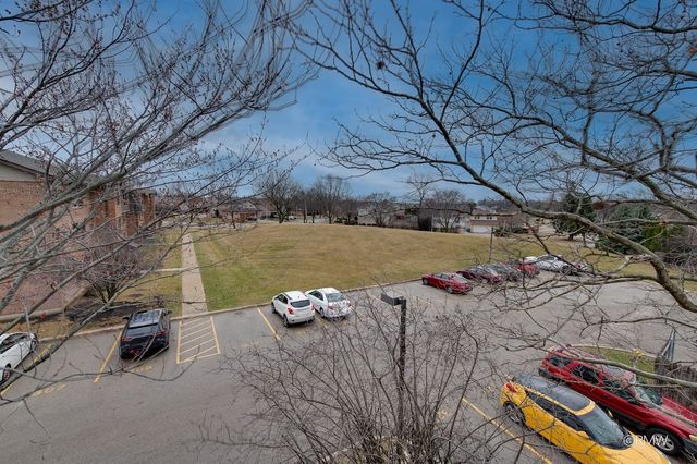 710 N Briar Hill Lane 5, Addison, IL 60101