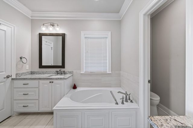 5351 Courtyard Dr, Gonzales, LA 70737