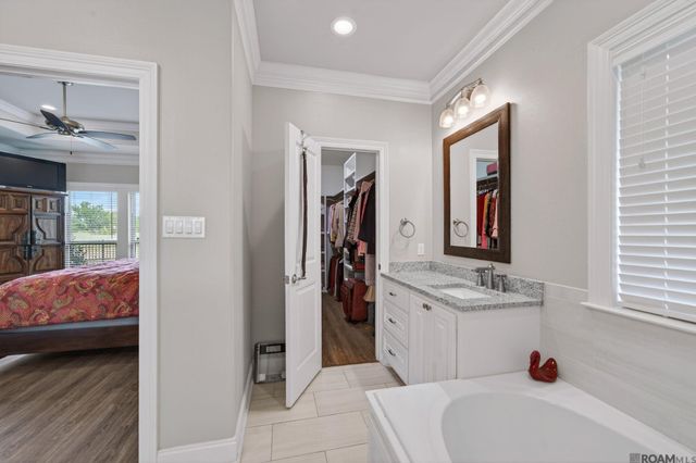 5351 Courtyard Dr, Gonzales, LA 70737