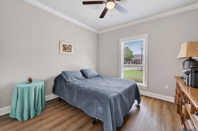 5351 Courtyard Dr, Gonzales, LA 70737