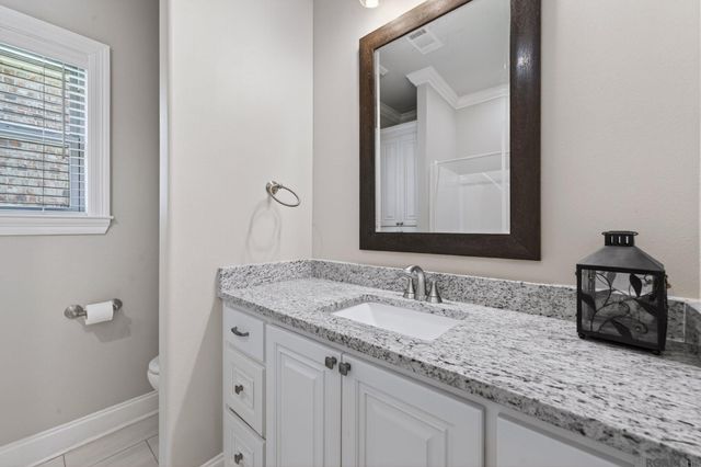 5351 Courtyard Dr, Gonzales, LA 70737