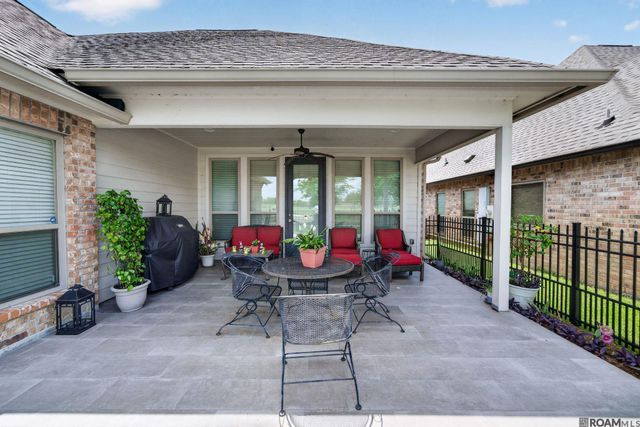 5351 Courtyard Dr, Gonzales, LA 70737