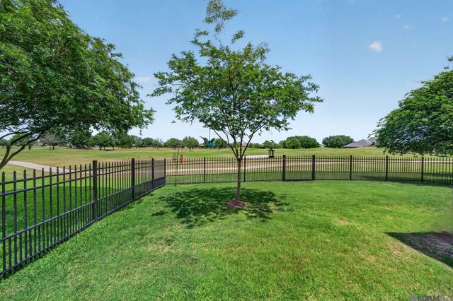 5351 Courtyard Dr, Gonzales, LA 70737