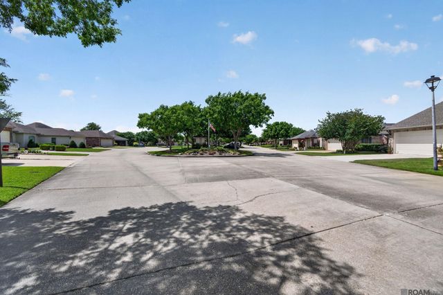 5351 Courtyard Dr, Gonzales, LA 70737