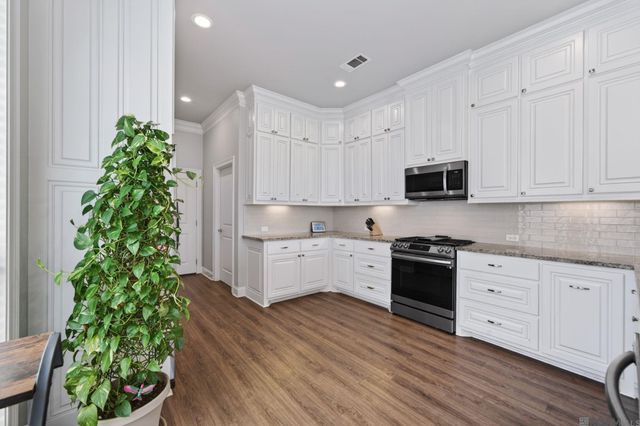5351 Courtyard Dr, Gonzales, LA 70737