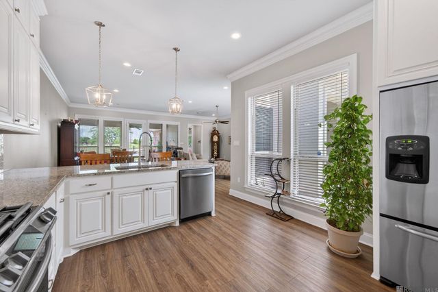 5351 Courtyard Dr, Gonzales, LA 70737