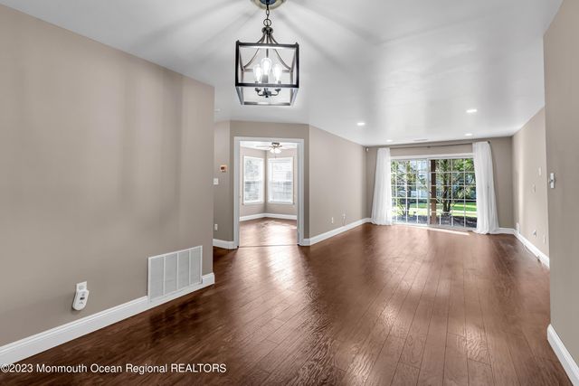 131 Wellington Court 4-1, Manalapan, NJ 07726
