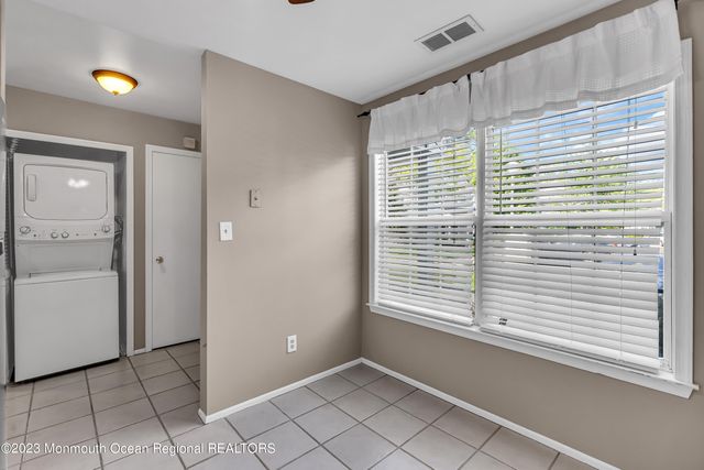 131 Wellington Court 4-1, Manalapan, NJ 07726