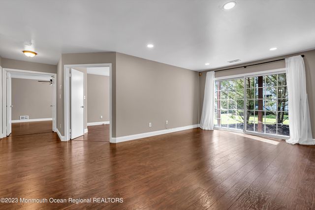 131 Wellington Court 4-1, Manalapan, NJ 07726