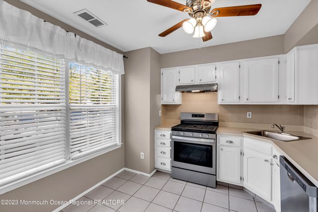 131 Wellington Court 4-1, Manalapan, NJ 07726