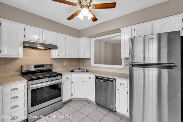 131 Wellington Court 4-1, Manalapan, NJ 07726