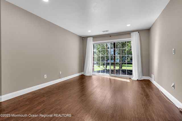 131 Wellington Court 4-1, Manalapan, NJ 07726