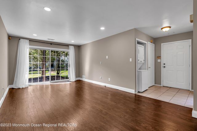 131 Wellington Court 4-1, Manalapan, NJ 07726