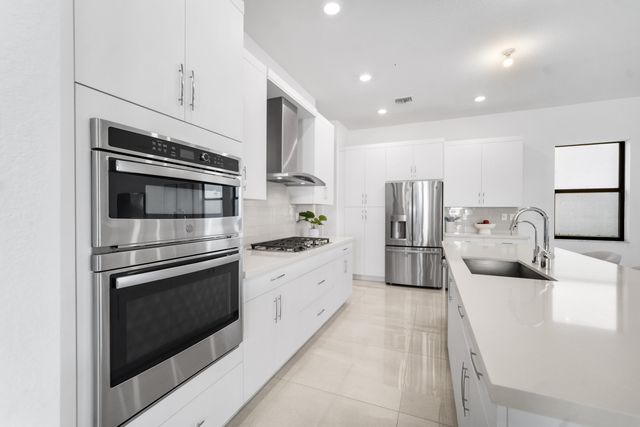 12260 N Baypoint Circle, Parkland, FL 33076
