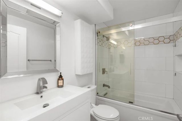 7110 La Tijera J202, Los Angeles, CA 90045