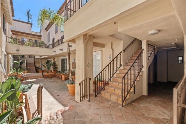 7110 La Tijera J202, Los Angeles, CA 90045