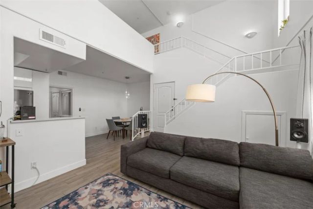 7110 La Tijera J202, Los Angeles, CA 90045