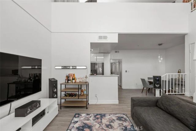 7110 La Tijera J202, Los Angeles, CA 90045
