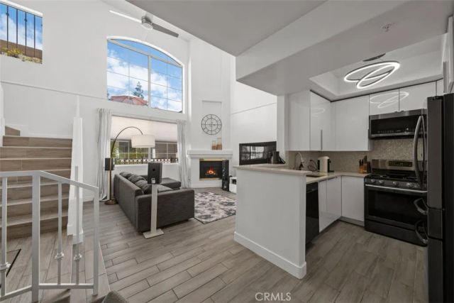 7110 La Tijera J202, Los Angeles, CA 90045