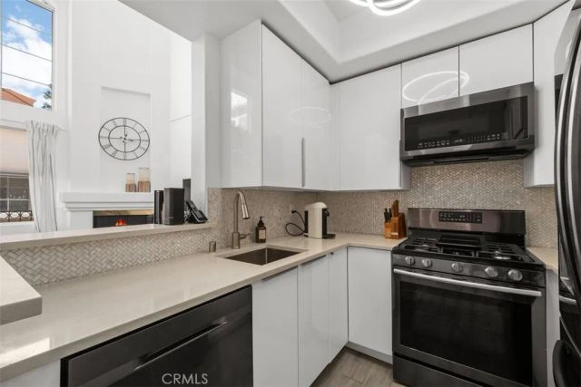 7110 La Tijera J202, Los Angeles, CA 90045
