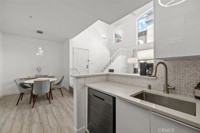 7110 La Tijera J202, Los Angeles, CA 90045