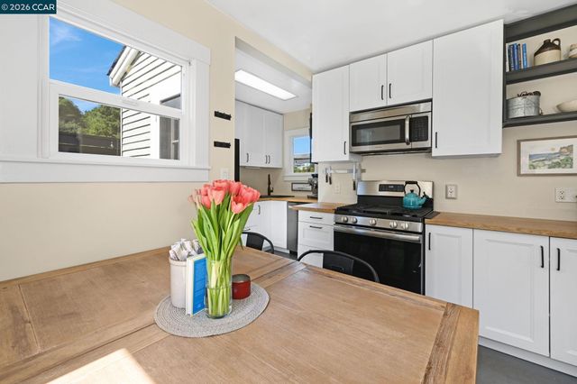 26 Cooke St, Crockett, CA 94525