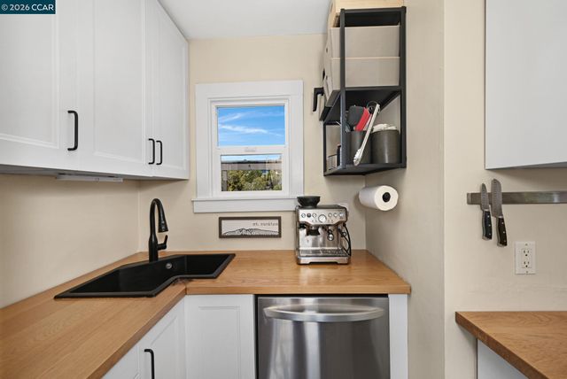 26 Cooke St, Crockett, CA 94525