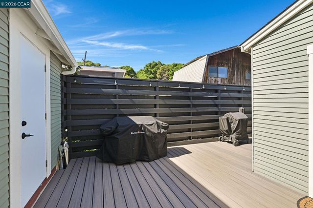 26 Cooke St, Crockett, CA 94525