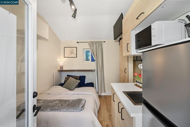 26 Cooke St, Crockett, CA 94525