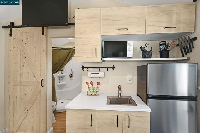 26 Cooke St, Crockett, CA 94525