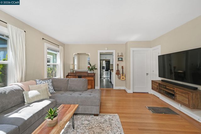 26 Cooke St, Crockett, CA 94525