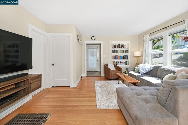 26 Cooke St, Crockett, CA 94525