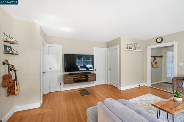 26 Cooke St, Crockett, CA 94525