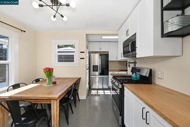 26 Cooke St, Crockett, CA 94525