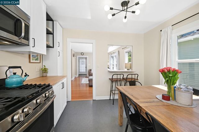 26 Cooke St, Crockett, CA 94525