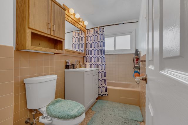 7418 Wilson Terrace, Morton Grove, IL 60053