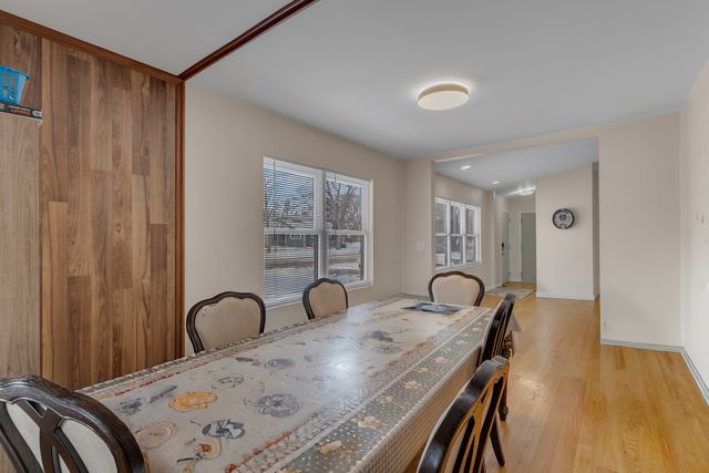 7418 Wilson Terrace, Morton Grove, IL 60053