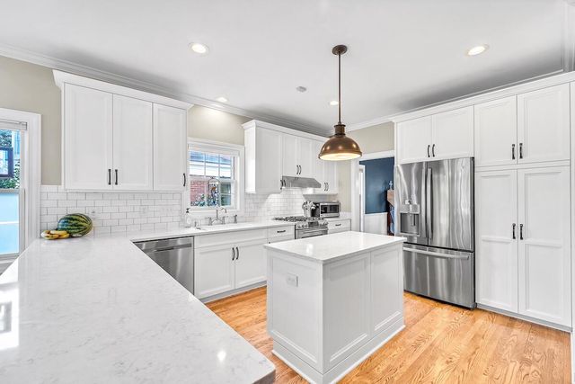 8328 W Wisconsin AVENUE, Wauwatosa, WI 53213